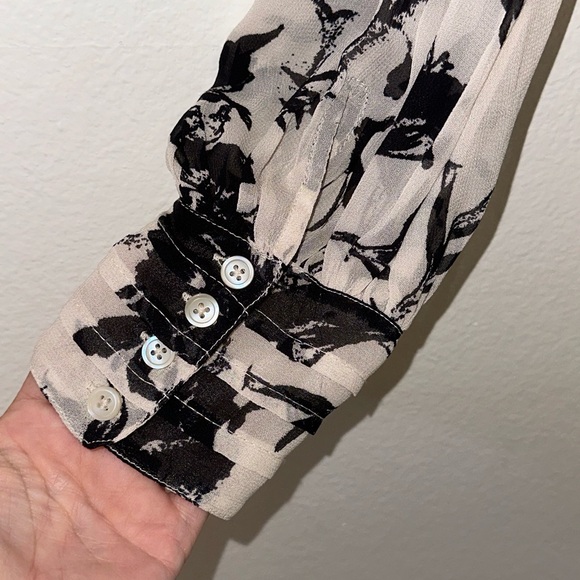 Free People Women's Size XS Ivory Black Floral Blouse Top $88 - Picture 6 of 7